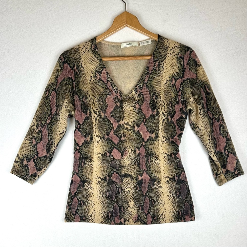 Neiman Marcus Cashmere Snake/Reptile Print V-Neck Sweater Office Quiet Luxury